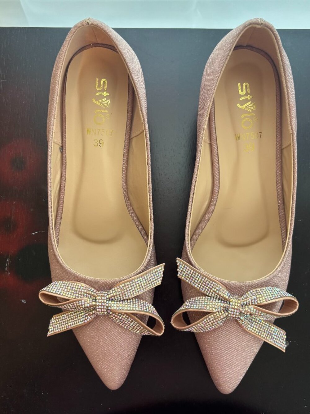 Dusky pink glitter pump with rhinestone bow in (EUR 39 or US 8.5)